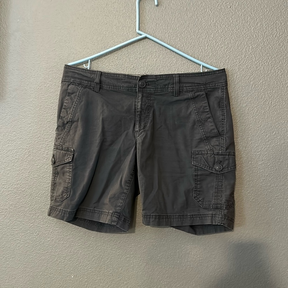 Women’s Cargo Shorts, Size 6